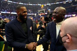 TA:詹姆斯即将与ESPN合作推出纪录片 类似于乔丹的《最后一舞》