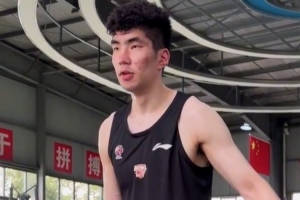 余嘉豪出镜!浙江男篮晒球队的训练视频:力量日️