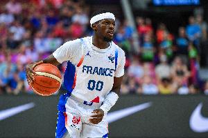 法国控卫弗朗西斯科:因全联盟都在等詹姆斯做决定 导致我无缘NBA