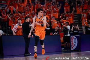 媒体人:张镇麟有三分有飞扣 攻防两端存在感北控锋线有点顶不住