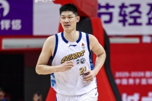 媒体人:长期连轴转的胡金秋本场尽显疲态 在场上缺乏能量